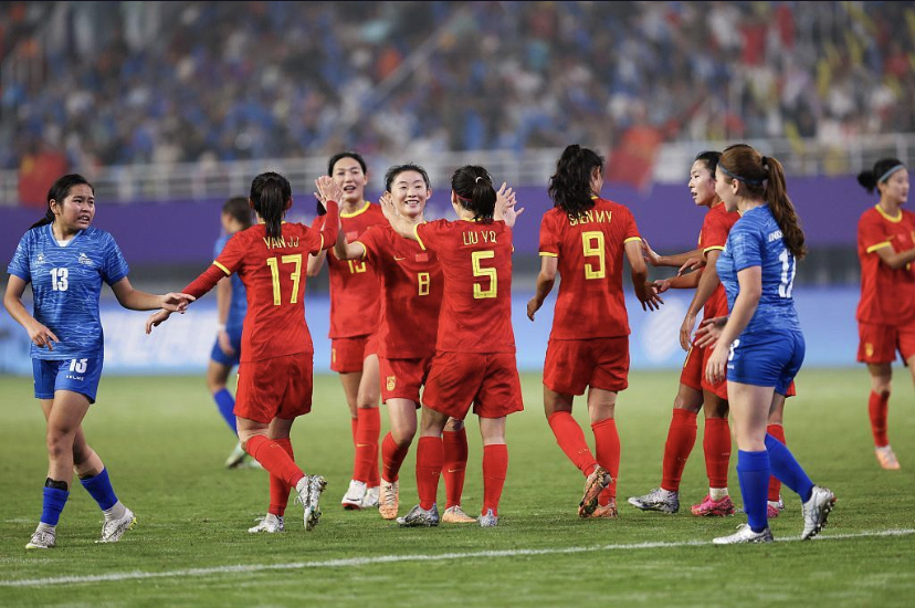 中国女足队员在国际赛场大放异彩